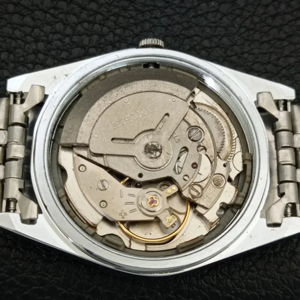 Vintage 1985 Seiko Automatic Mens Silver Watch W/daydate & Silver accents